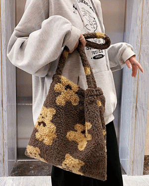폴라 시즌2 귀여운 곰돌이 호보 쇼퍼 뽀글이 가방 대학생 직장인 출근룩 숄더백 털가방 가벼운 키치 데일리 간편 겨울 양털 빈티지 캐주얼 퍼가방
